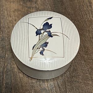 Otagiri Japan Grand Iris Purple Iris White Porcelain Round Trinket‎ Box